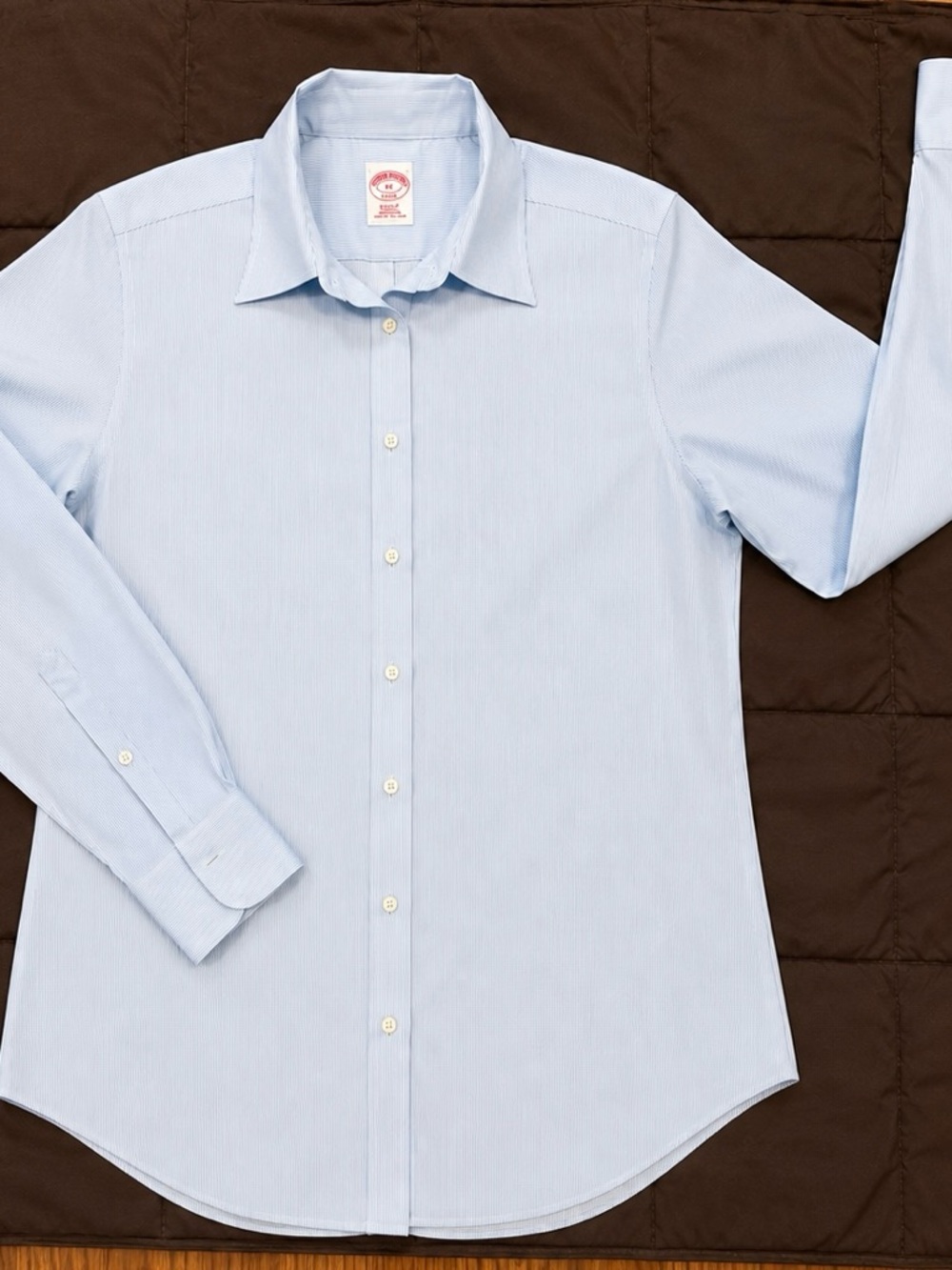 Title
Brooks Brothers Women’s Blue Pinstripe Button Down Shirt NWOT